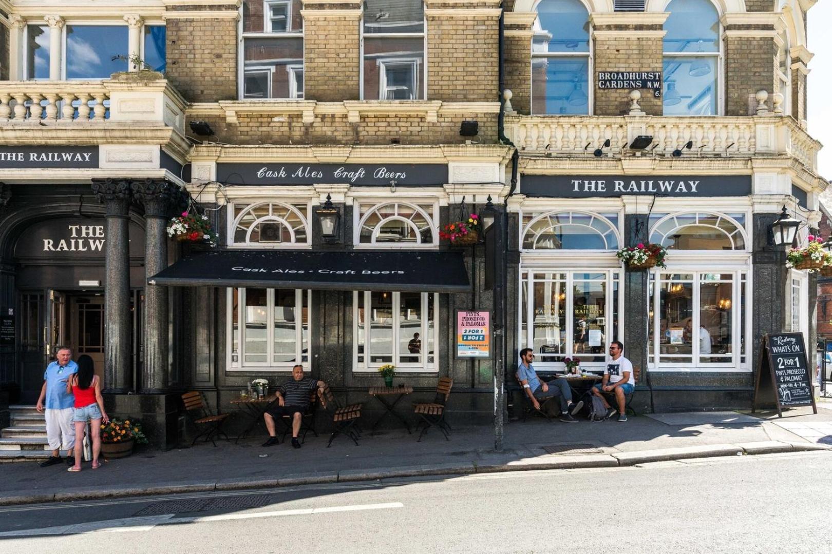 Fantastic 3 Bedroom Flat West Hampstead London Kültér fotó